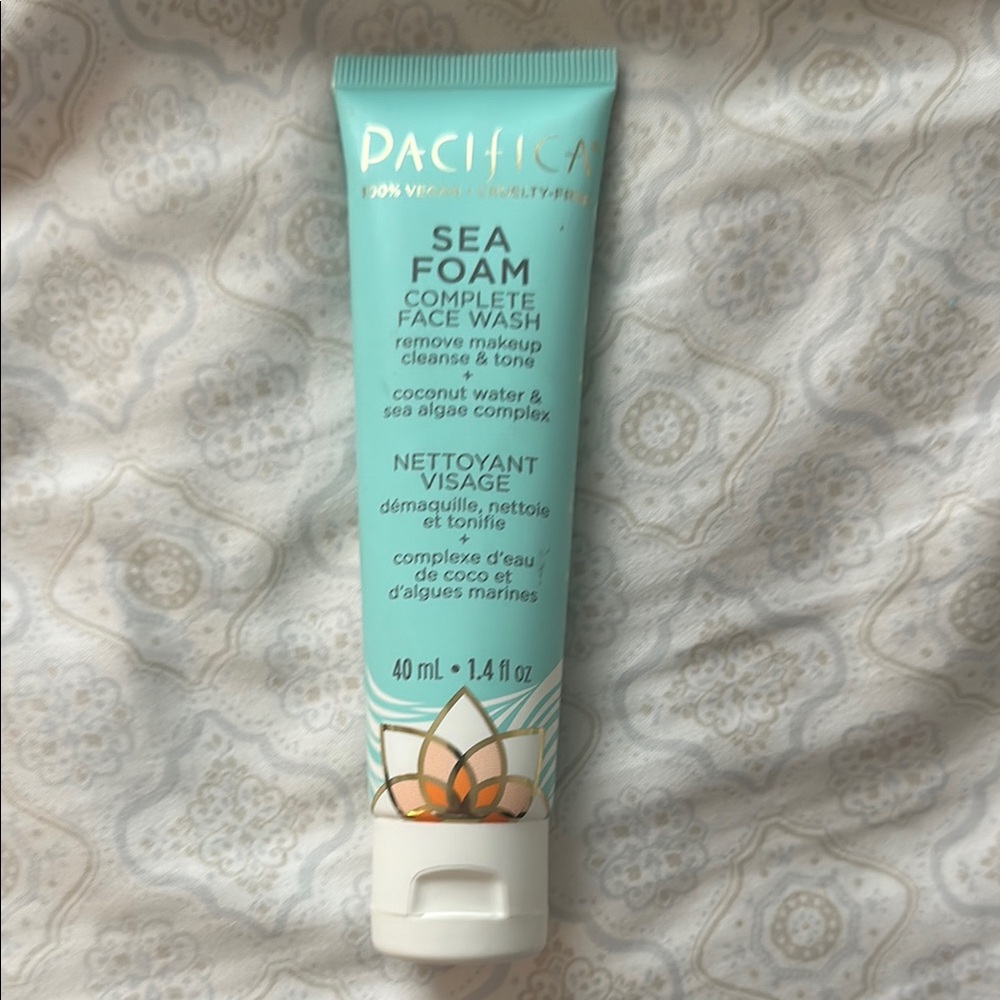 Pacifica Sea Foam Complete Face Wash - White and Green